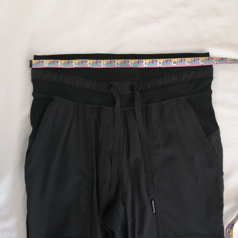 2023 Lululemon Dance Studio Crop Pants 25 Inch Cinch Hems in Black Size 2 - Picture 11 of 13